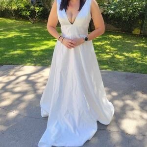 White Satin Sleeveless Wedding Dress